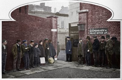 Venter på adgang til St Marylebone Workhouse, Luxborough Street, London, c1901 1903 af Unbekannt