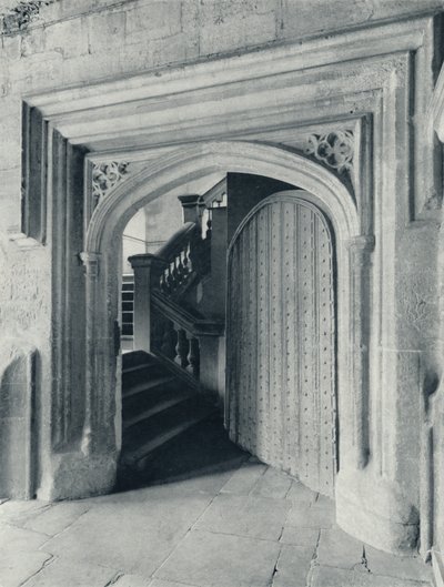 Waynfletes North Door, med trappen fra det syttende århundrede til Upper School og Antechapel, 1926 af Unbekannt