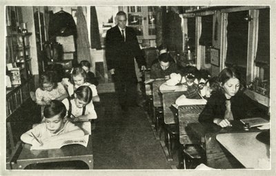 Når Skolen kommer til Børnene - Omrejsende skoler giver en grundig moderne undervisning til af Unbekannt