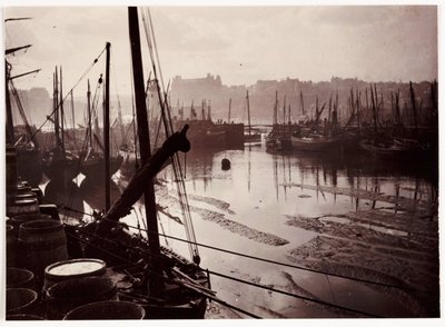 Whitby Harbour ved lavvande, c 1905 af Unbekannt