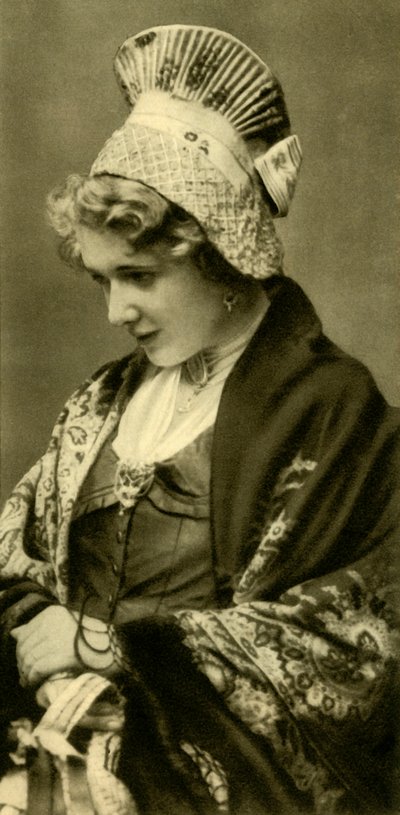 Kvinde i traditionel dragt, Nedre Østrig, c1935. af Unbekannt