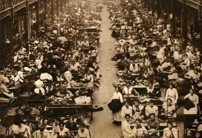 Kvinder, der arbejder i Royal Army Clothing Factory, Første Verdenskrig, 1914-1918, 1933. af Unbekannt