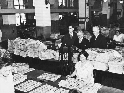 Arbejdere tjener penge, Washington, D.C., ca. 1929 (s/h-billede) af Unbekannt