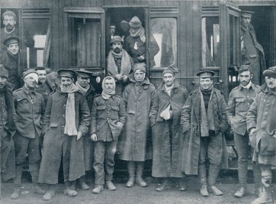 Sårede engelske tropper på vej til et basehospital, c1914 af Unbekannt