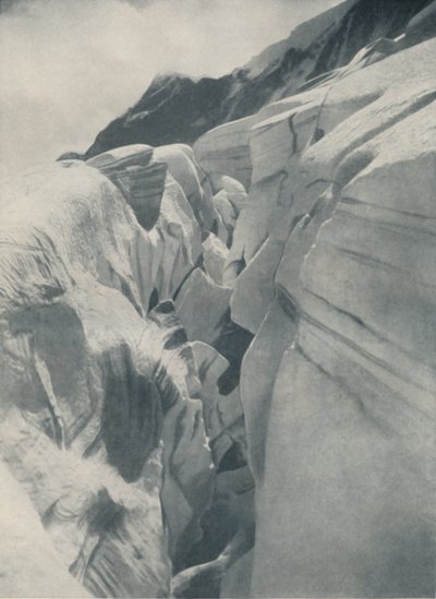 Gabende sprække af The Bergli Above Grindelwald, c1935 af Unbekannt