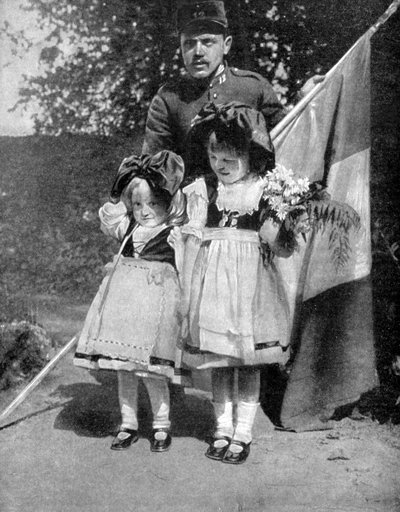 Unge Alsace børn i traditionel dragt med en fransk soldat, Første Verdenskrig, 1915 af Unbekannt