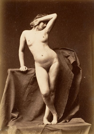 [Ung kvinde, nøgen, forfra med hånd over ansigt], 1860