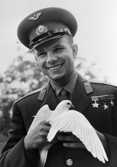 Yuri Gagarin, russisk kosmonaut, c1963-c1964 af Unbekannt