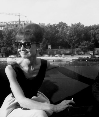 Skuespillerinden Audrey Hepburn på sættefilmen Paris "Paris When It Sizzles" 13. juli 1962 af Unbekannt Unbekannt