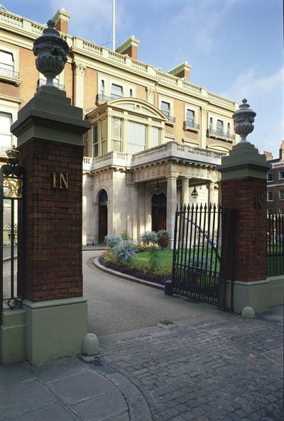 Udvendigt billede af indgangen til Hertford House, Manchester Square, London af Unbekannt Unbekannt