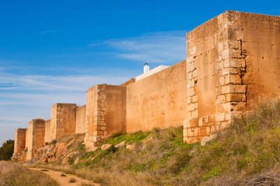 Niebla, Huelva-provinsen, Andalusien, det sydlige Spanien. Mure omkring byen. af Unbekannt Unbekannt