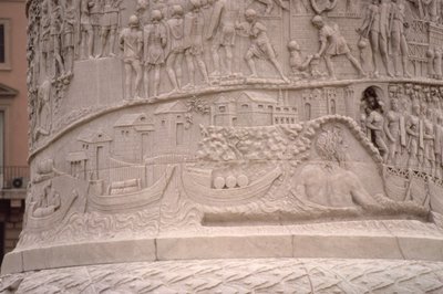En romersk havn og konstruktionen af en romersk lejr, fra Trajans søjle, 2. århundrede e.Kr. (udskåret sten) (detaljer) af Unbekannt