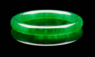 En enestående jadeit armring af Unbekannt