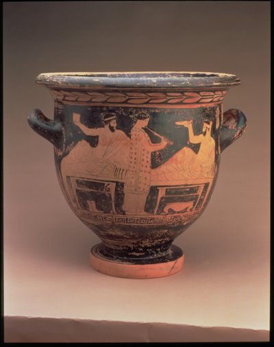 Attisk klokkekrater med rød figur dekoreret med en symposiumscene af to liggende figurer og en stående fløjtespiller, græsk, ca. 440-430 f.Kr. (keramik) af Unbekannt