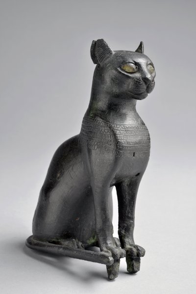 Bastet. Statuette bronzeform (metal). Lav epoke (750-332 f.Kr.) Egypten - Dim i cm 13 - Inventar nummer 735, Musee d