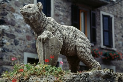 Bjørnestatue, Bjørnepladsen, Schilpario, Lombardiet, Italien af Benjamin Baud