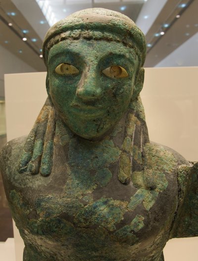 Bronze kvindelig bevinget figur (590 f.Kr. - 580 f.Kr.), Olympia Museum, Olympia (???????), Peloponnes, Grækenland (foto) af Unknown