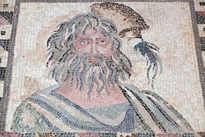 Vinterbuste - Detalje af panelet med fire årstider - Paphos-mosaikker, Dionysos-huset - Slutningen af det 2. århundrede e.Kr. - Cypern - Personificeringen af vinteren - Detalje af mosaikken fra de fire årstider - Mosaikker af Paphos, Dionysos-huset - Slutn af Unbekannt