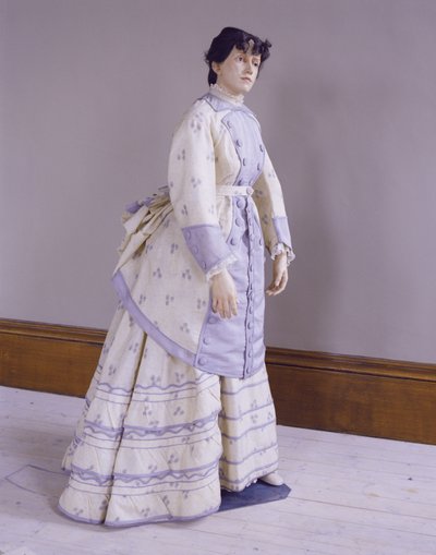 Travl kjole af alpaca med kædetryk, ca. 1872-4 af Unbekannt