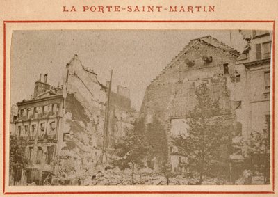 Commune de Paris (1871): udsigt over Porte Saint Martin i Paris ødelagt i maj 1871. Foto af Pierre Pepetit. Tryk på pap, Dim. 9x5,4 cm af Unbekannt