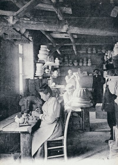 Håndværkere i arbejde med at lave Vallauris keramik, ca. 1900, postkort, Frankrig, 20. århundrede af William M. Timlin