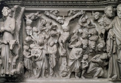 Korsfæstelsesscene: detalje af relief fra toppen af den sekskantede prædikestol designet af Giovanni Pisano (1245-1329), ca. 1297 (marmor) (detalje af 77020) af Unbekannter Künstler