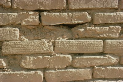 Detalje af mursten med kileskriftsindskrifter fra Ziggurat, bygget af den elamitiske konge Untash-Gal (ca. 1265-46 f.Kr.) (foto) af Unbekannt