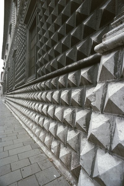 Detalje af facaden af ​​Palazzo dei Diamanti, Ferrara, Italien (foto) af Benjamin Baud