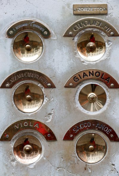 Dørklokkeknappanel, Venedig, Italien (foto) af Unbekannt