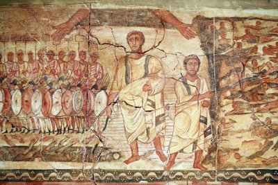Exodus og krydsning af Det Røde Hav, fresko fra synagogen i Doura (Dura) Europos, 244-245, og opbevaret på Damaskus Nationalmuseum. Foto taget på det jødiske museum i New York under en udstilling. af Unbekannt
