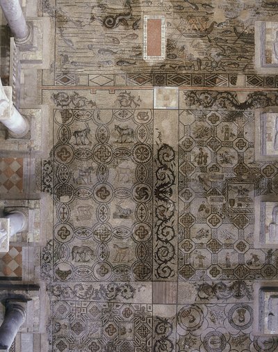 Etage i den tidlige kristne basilika i Aquileia, Udine af Unbekannt
