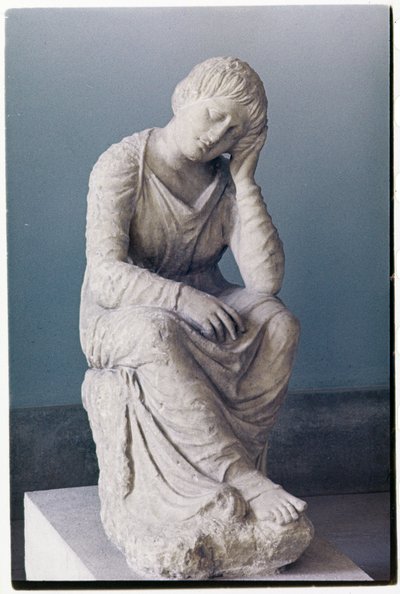 Sørgende jomfru, Attic, Grækenland, ca. 330 f.Kr. (sten) af Unbekannt
