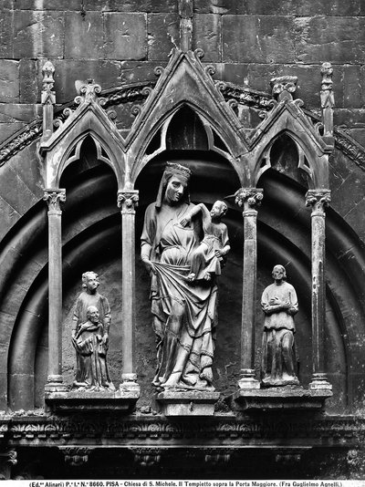 Madonna med barn og to hellige. Maleri af Friar Guglielmo Agnelli placeret i det lille tempel over hovedportalen, San Michele-kirken i Borgo, Pisa. af Unbekannt