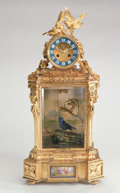 Mantelur, porcelænsmonteret ormolu, med syngende fugleautomat, fransk af Unbekannt