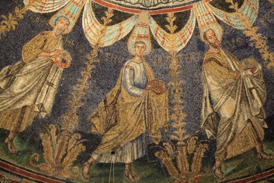 Mosaik af loftet i Baptistery of Neon. Sankt Paul og Sankt Peter. Detalje af processionen af de tolv apostle, der fortsætter rundt om midtmosaikken i to retninger, og slutter med, at Sankt Peter møder Sankt Paulus. 5. århundrede, Ravenna, Italien. Reg af Unbekannt