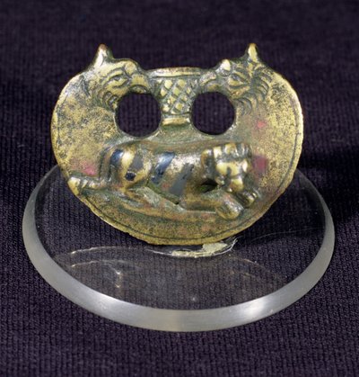 Bjerg dekoreret med griffins hoveder og en tiger med niello striber, sent 1.- tidligt 2. århundrede e.Kr. (bronze) af Unbekannt