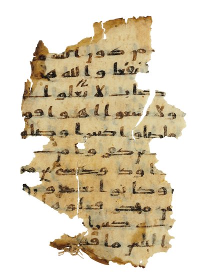 Side fra en uoptaget Koran-palimpsest kopieret på en tidligere koptisk bibel, sandsynligvis Egypten, ca. 8. århundrede (blæk på vellum) af Unbekannt