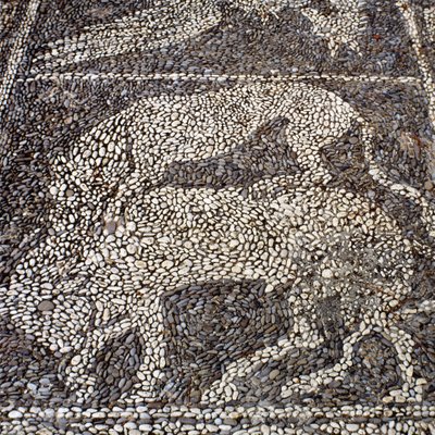 Panter angriber en tyr (stenmosaik) af Unbekannt