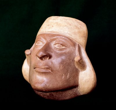 Før colombiansk kunst, mochica civilisation: terracotta vase, der repræsenterer en mands hoved - 200 BC-700 AD - Lima, National Museum of Anthropology and Archaeology, Peru - Præ-columbiansk kunst, Moche civilisation af Unbekannt