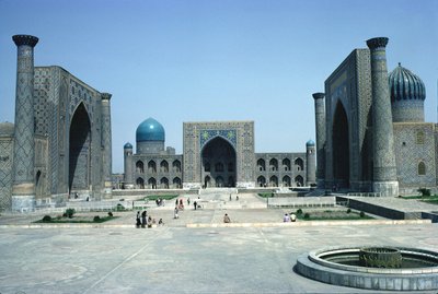 Registan, med de tre muhammedanske religiøse kollegier (madrasahs) (foto) af Unbekannt