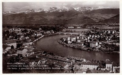 Rhone Alpes, Isere (38), Grenoble: Alpernes kæde, Isere, broen over Ile Verte, til venstre La Tronche, til højre bydelen Ile Verte - Postkort dateret 1930-1939 af William M. Timlin