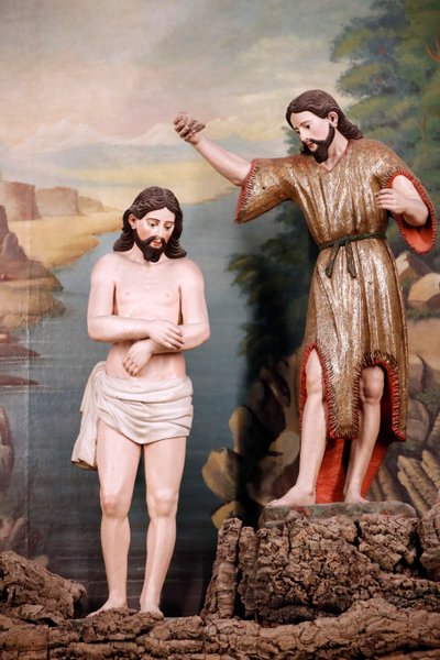 Sankt Frans kirke. Kristi dåb af Johannes Døberen i vandet i Jordanfloden. Evora. Portugal. af Benjamin Baud