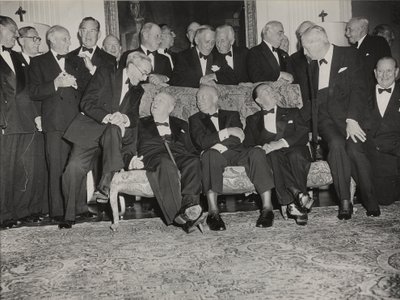 Sir Winston Churchill og Dwight D. Eisenhower ved en middag i Winfield House, den amerikanske ambassadørs hjem i London af Unbekannter Künstler