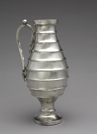 Stepped Pitcher, 400-600dani af Unbekannt