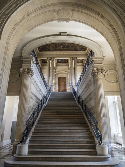 Trappen, arkitekt Charles Lelong (1793-1861) og Edouard Dubois (1795-1813), mellem 1840 og 1846. På loftet, Frankrig vedhæfter sine arkiver til tidernes morgen, maleri af Felix Jobbe Duval (1821-1889), mellem 1877 og 1881. Hotel de Soubise af Unbekannt