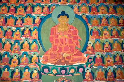 tibetansk buddhisme; vægmaling; meditere Buddha; mange små Buddhaer; Chemre Gompa Kloster; Chemrey; Ladakh-regionen; Jammu og Kashmir; Indien; Syd Asien; Asien af Unbekannt