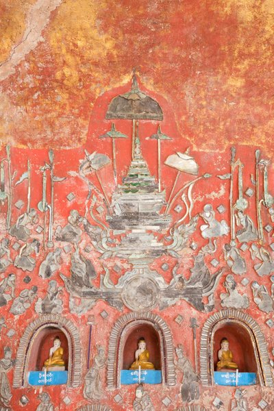 Væg med små Buddhaer og blyholdige glasfigurer, Shwe Yaunghwe Kyaung Kloster, Nyaungshwe, Inle Lake, Myanmar (foto) af Unbekannter Künstler