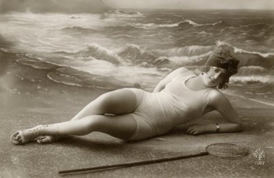 Kvinde i badedragt, ca. begyndelsen af 1900-tallet (postkort) af 