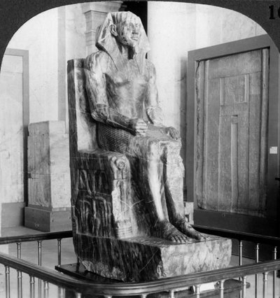 Diorit-statue af kong Khafre, bygherren af den anden pyramide i Gizeh, Cairo, Egypten, 1905. af Underwood and Underwood