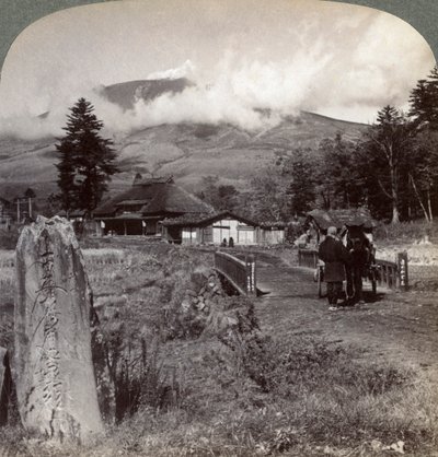 Mount Asama Asamayama, Japans største aktive vulkan, nordvest fra Katsukake, 1904. af Underwood and Underwood